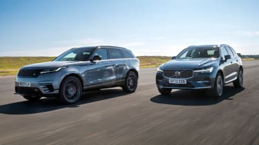 Volvo CX60 and Range Rover Velar - side tracking